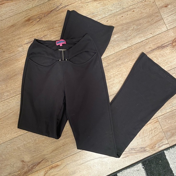 Edikted Cut out Pants - Picture 3 of 4